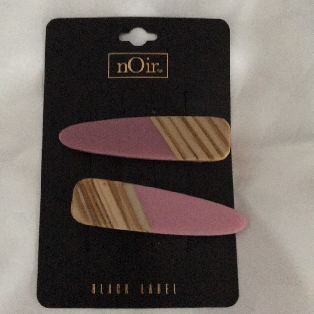 2 Noir Black Label Hair clips Lavender